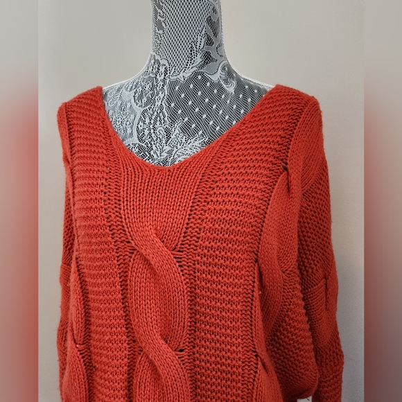 Lulu's Sweater - Picture 4 of 9